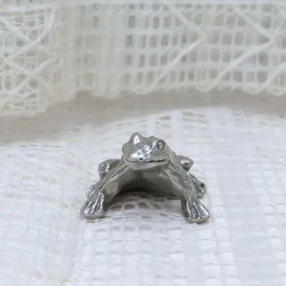 Vintage Pewter Frog Figurine, Miniature Frog Statue for Frog Lovers, Frog Decor - Picture 4 of 9